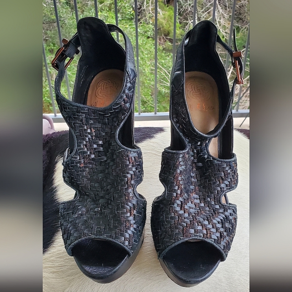 Elliott Luca Bernadette Black Woven Women's Leather Tstrap Block Heels Sz 7.5